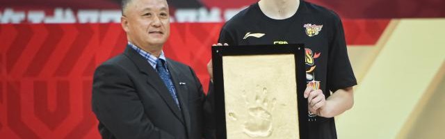 U直播-公式化评选再度引发争议 本赛季FMVP花落谁家？