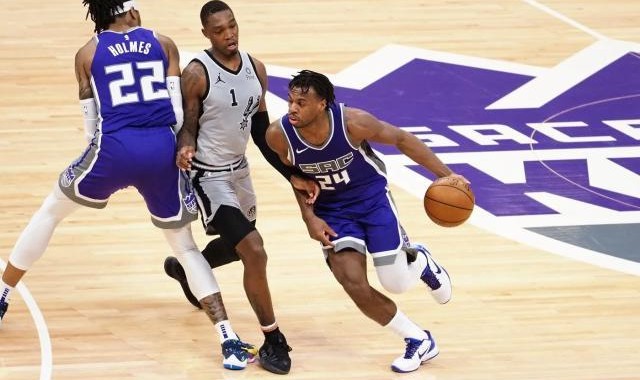 u球体育直播-马刺结束五连败坐稳第10 德罗赞：尽全力，别后悔！