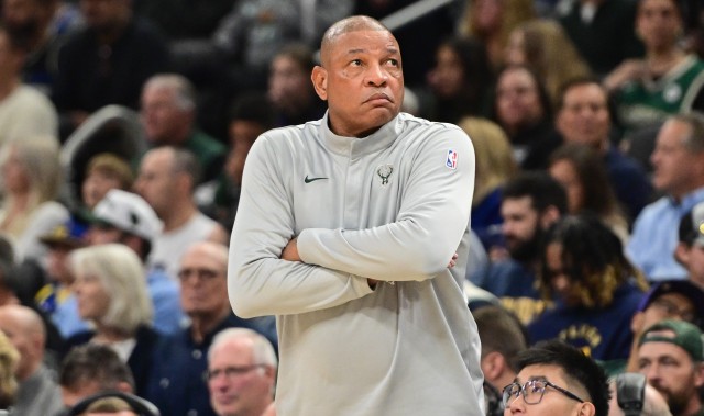 u球体育直播-老里谈三连败：我不在乎分差只在乎比赛状态 攻防都迷失方向了