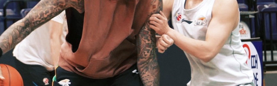 备战青岛！赵继伟开启合练但缺席今晚比赛，杨鸣展望对手给足认可